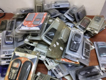 Carcase pentru telefoane modele vechi.