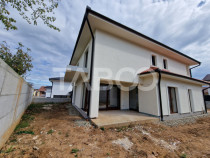 Casa individuala de vanzare cu teren, terasa, garaj si curte