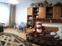 Apartament cu 4 camere de vânzare în zona Maratei