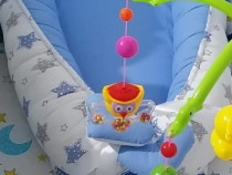 Baby Nest cu doua fete si perna, aproape nou