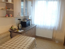 Apartament cu 3 camere in Deva, zona Dacia, bloc de 4 etaje, mobilat,
