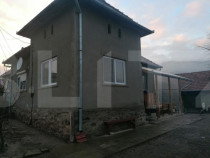 Casa renovata, 75mp utili pe un teren de 3650 mp, comuna Met