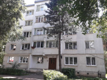 Apartament cu 3 camere decomandate Zona George Enescu - Albina