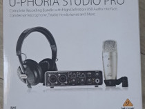 Interfata audio Behringer U-Phoria UMC202HD si microfon Behringer