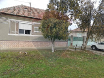 Casa renovata de vanzare in IRATOSU cu teren 3000 mp