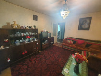 Apartament 3 camere, etaj 3/4, Piața 9 Mai