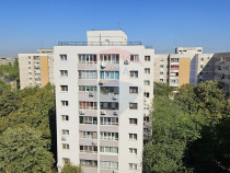 Apartament de vânzare cu 3 camere luminoase, în zona Dr...