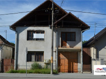 Casa/Spatiu Comercial sau pentru Birouri de Zona Tarnaveni