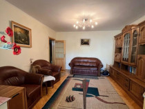 De vânzare apartament cu 3 camere, etaj 1