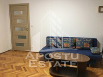 Apartament cu 3 camere, centrala termica, zona Circumvala...