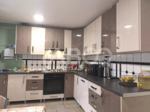 Apartament de vanzare la casa 138 mp 4 camere pivnita garaj