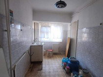 De vanzare apartament cu 3 camere,zona Tosca decomandat