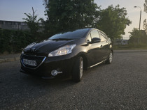 Peugeot 208 negru