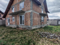 Casa la rosu de vanzare in Vulcan - Brasov