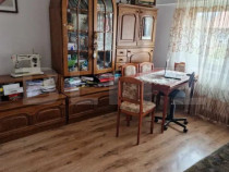 Apartament de vanzare cu 3 camere, 76 mp utili, zona Carpati