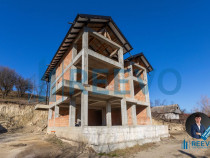 Pensiune/Vilă la roșu P+E+M în Sărata