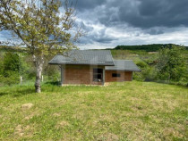 Casa la rosu, cu 3 camere, 74 mp, teren 800 mp, zona Centur