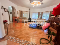 Casa individuala cu 8 camere si teren de 832 mp de vanzare,