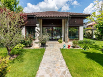 Vilă + casă de oaspeți + casă angajați | 12 camere |...