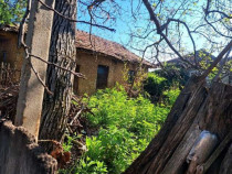 Cota de 1/2 din casa si teren- sat Poroinița, Comuna Rog...