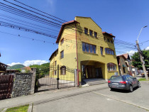 DE ÎNCHIRIAT – Spațiu comercial generos P+2 în zonă...