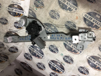 Macara geam dreapta fata Dacia Duster 2014