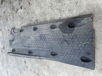 Scut lateral stanga Volkswagen Tiguan 2.0 Motorina 2010