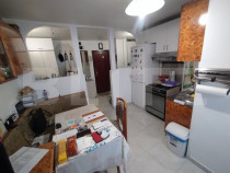 Apartament cu 2 camere, 55 mp, decomandat, zona Stefan cel M