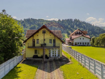 Casă / Vilă cu 10 camere de vânzare in Moieciu de Jos