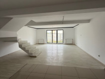 Triplex bine compartimentat, 5 camere si loc de parcare