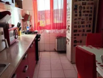 Apartament 3 camere decomandat, etaj intermediar, Piata Voievozilor