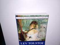 Romanul clasic „Anna Karenina” de Lev Tolstoi, ediția Cartex 2000.