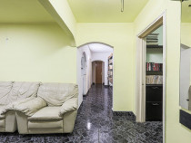 Apartament foarte spațios cu 5 camere la parter in Mical...