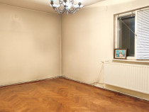 Apartament 4 camere, zona Progresul, et.2