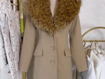 Haină pardesiu cu guler voluminos