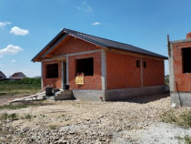 Casă în roșu Oșorhei