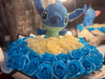 Buchet cu 57 de trandafiri+ figurina Stitch