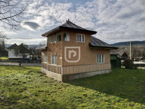 Casă bătr&acirc;nească cu teren &icirc;n Solca &ndash; 26 ari