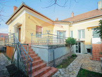 Casă Evreiască de V&acirc;nzare, Singur &icirc;n Curte &icirc;n zona U...