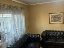 Canapea de piele tip Chesterfield