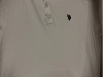 Tricou polo alb &ndash; curat, versatil, ideal zilnic