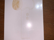 Perie electrică pentru curățare facială.