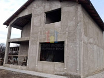 VILA P 1 la rosu, la 17 km de Braila Teren 1700 mp