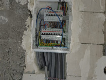 Cautam electricieni calificati sau necalificati