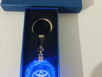 Breloc auto din cristal cu LED - Logo Toyota