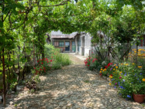 Gospodărie Completă, 130 mp, 1.300 mp Teren, Doicești