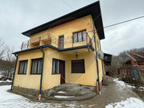 Casă / Vilă cu 6 camere de v&acirc;nzare