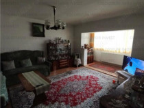 Apartament cu 3 camere, decomandat - zona Racadau