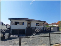 Casa individuala cu 4 camere si curte libera de 330 mp in Se