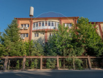 Hotel de vanzare la cateva minute de Podul Mogosoaia